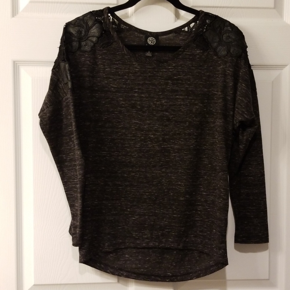 Bobeau leather and lace on shoulders, S